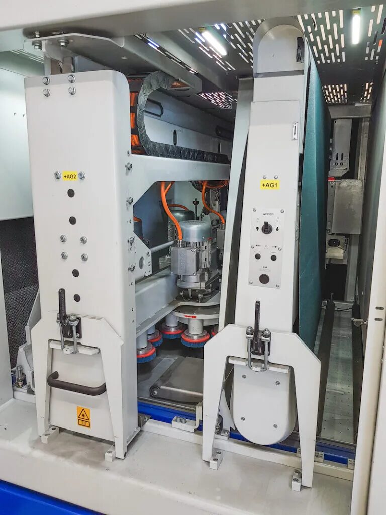 Interior view of the WEBER grinding machine's disc brush stations