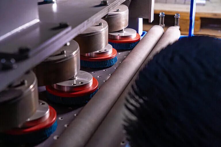 Blue Edition disc brushes and a round brush station on the F600